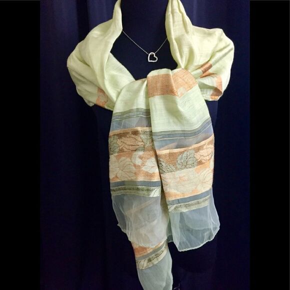 Beautiful silk scarf - Picture 1 of 2